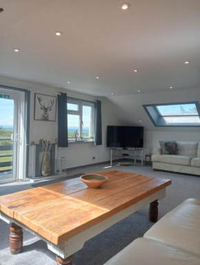 Self Catering Spacious open plan 3 bed apartment with sea views